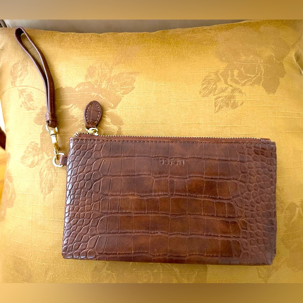 Beren Leather Wristlet Clutch in Brown Croc Design